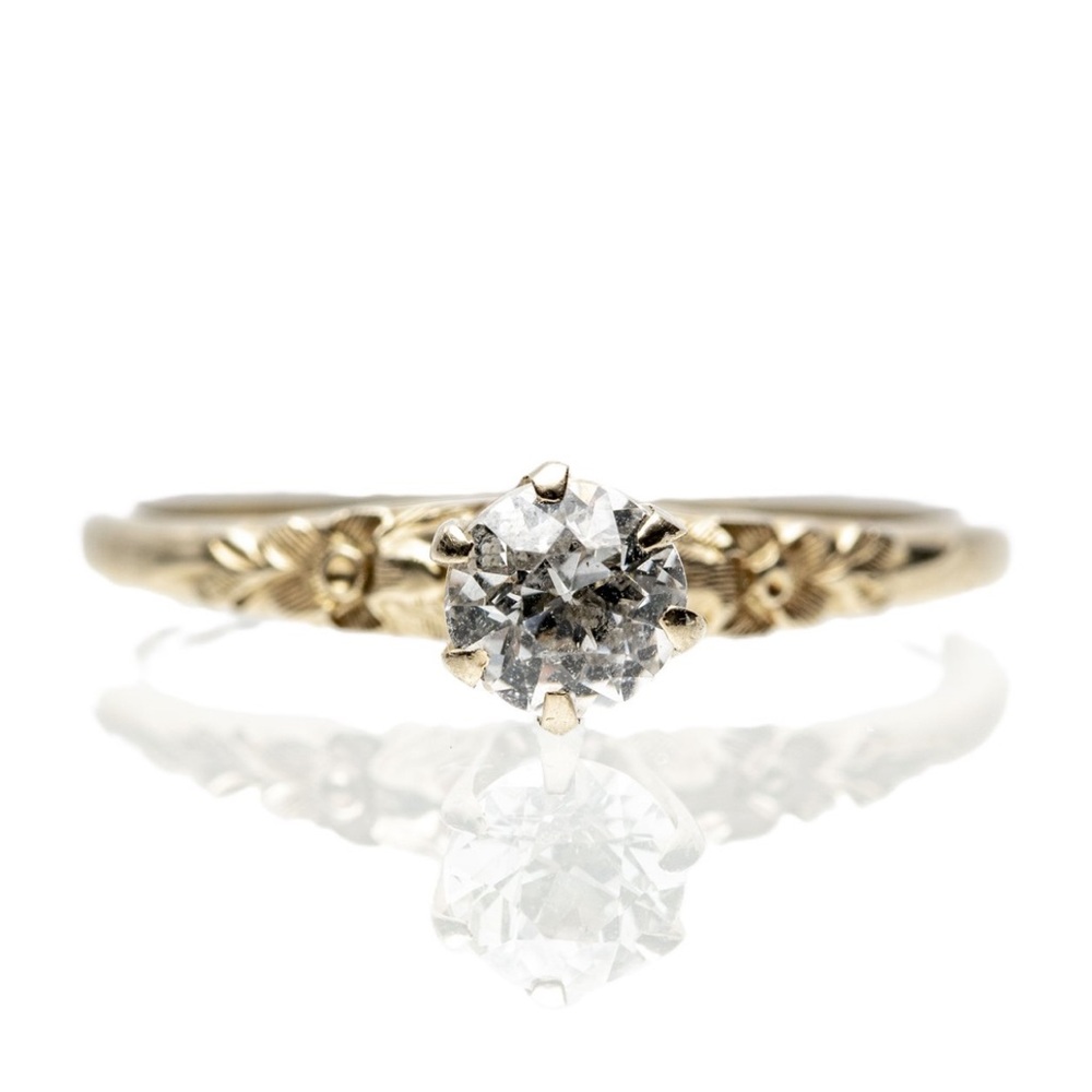 Elegant Gold Floral Ring